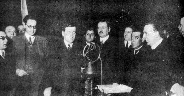 El presidente Arturo Alessandri Palma se dirige al país a través de Radio Chilena, 1924