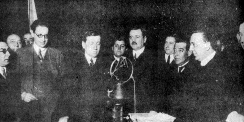 El presidente Arturo Alessandri Palma se dirige al país a través de Radio Chilena, 1924