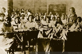 Escuela Profesional de San Fernando : clase de lencería, hacia 1920