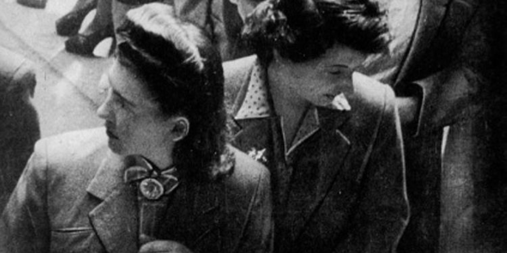 Mujeres votando en las elecciones municipales de 1945