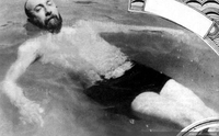Jenaro Prieto en la piscina, 1932