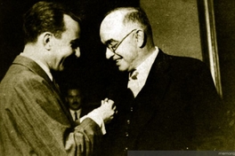 Carlos George Nascimento recibiendo la Orden del Mérito, 1950