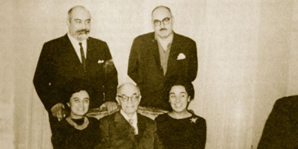 Carlos George Nascimento junto a sus cuatro hijos, 1965