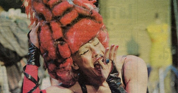 Andrés Pérez, como Madame de Saint-Fond en el montaje Madame de Sade, 1998