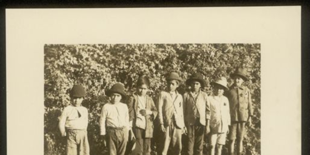 Grupo de niños pobres, ca. 1920