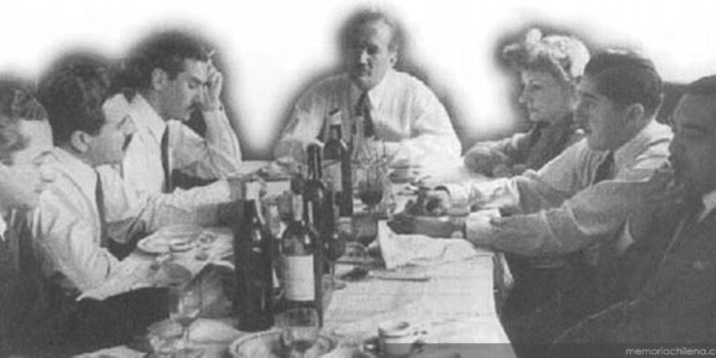 Reunión de pauta de periodistas de revista Ercilla, hacia década 1940