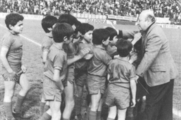 Homenaje a Julio Martínez realizado en el Estadio Santa Laura, ca. 1980