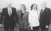 Pilar Vergara junto a su amiga Silvia Pellegrini, ca. 1995