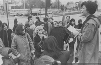Patricia Verdugo durante una manifestación del Movimiento Mujeres por la Vida, 1983