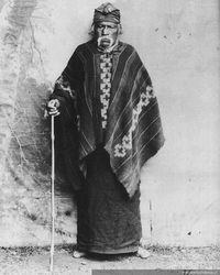 Longko mapuche con vestimenta tradicional, ca. 1895