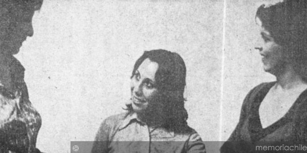 Actrices en el ensayo de la obra "Las tres pascualas", de Isidora Aguirre, enero de 1977