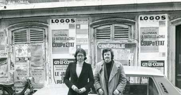 Patricio Guzmán y el cineasta chileno Gastón Ancelovici en la calle Champollion, París, 1976