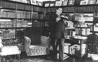 Joaquín Díaz Garcés en su biblioteca, ca. 1900