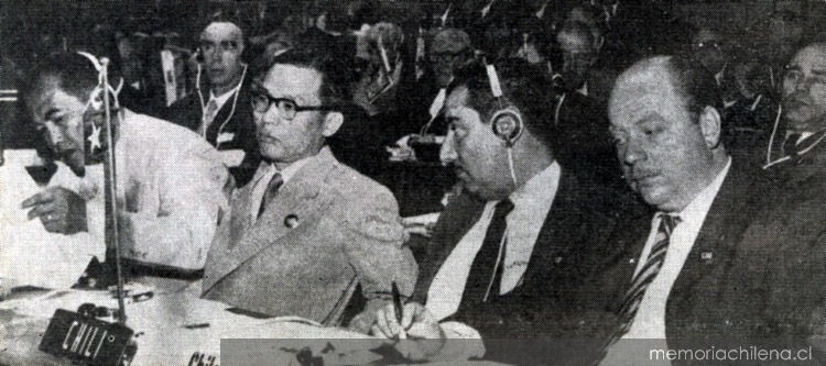 Carlos Dittborn y Juan Pinto Durán en Congreso de la FIFA en Lisboa, 1956