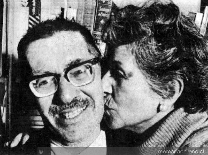 Néstor Meza Villalobos junto a su esposa Olga Lopehandía
