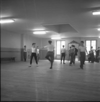 Integrantes del ballet Berioska en un ensayo, ca. 1960
