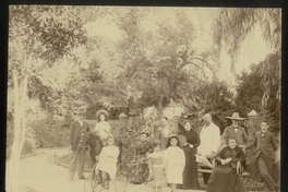 Familia Barros Puelma, en la chacra de Nuñoa