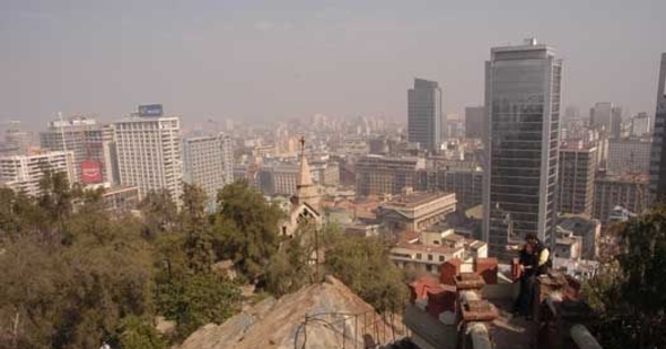 Vista de Santiago centro, desde el mirador del cerro Santa Lucía, octubre de 2006