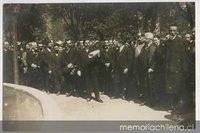 Don Pedro Montt Montt, oyendo el discurso pronunciado por el Sr. Espinoza Jara, en la inauguración del monumento a Don Manuel Montt en Petorca, 1909