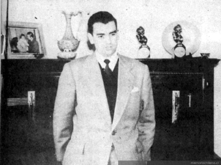 Raúl Matas con sus premios Caupolicán, 1950