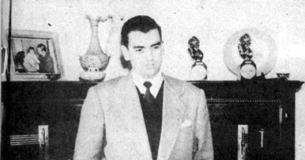 Raúl Matas con sus premios Caupolicán, 1950