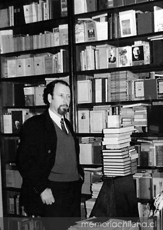 David Rosenmann-Taub en su biblioteca, 1977