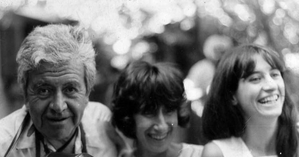 Luis Hernández Parker junto a su esposa María Inés Solimano y su nuera Marian Salamovich, 1973