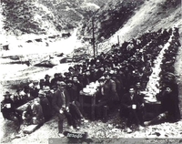 Los mineros de Sewell, almuerzan después de su turno de trabajo