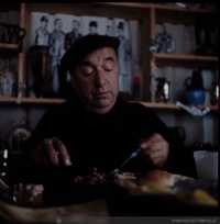 Pablo Neruda comiendo