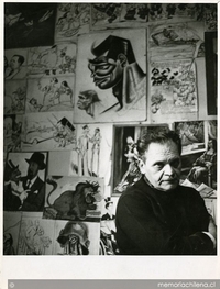 Jorge Délano (Coke) junto a sus caricaturas