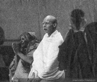 Andrés Pérez como Ghandi en La India, París 1987