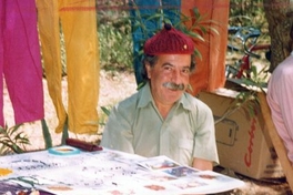 Alfonso Alcalde en una feria artesanal
