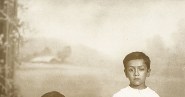 Dos niños y una niña: hermanos, 1925