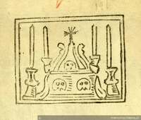 Detalle ornamental en esquela funeraria con una pequeña imagen grabada en la parte superior