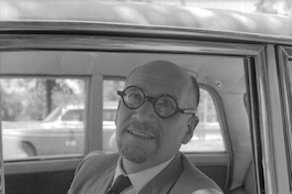 Antonio Romera en auto, 1966