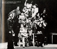 Elenco de La Remolienda, versión de 1981, con su director Héctor Noguera