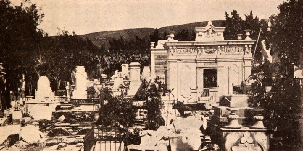 El Cementerio N° 2, Valparaíso, vista tomada en el sitio que recibió mayores perjuicios y destrozos