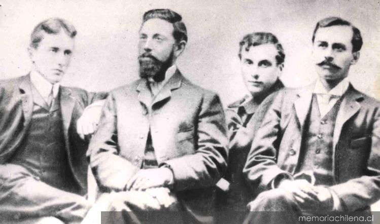 Carlos Pezoa Véliz junto a Samuel A. Lillo, Augusto D'Halmar, e Isaías Gamboa.