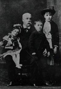 Vicuña Mackenna y algunos de sus hijos hacia 1885