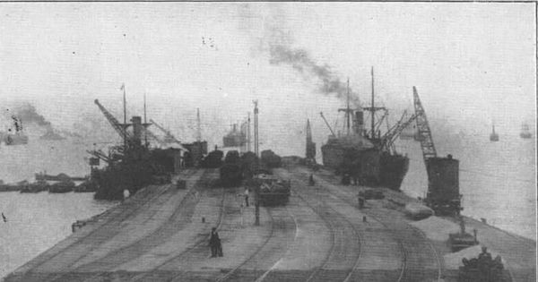 Muelle del carbón de los Ferrocarriles del Estado en Valparaíso