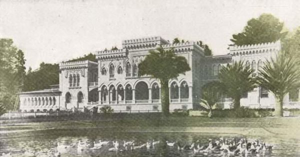 Palacio de la señora Blanca Vergara de Errázuriz, fachada del estanque, frente a la calle Errázuriz