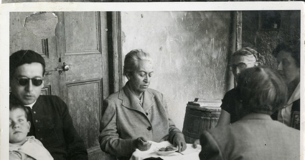 Gabriela Mistral durante su última visita a Chile en 1954