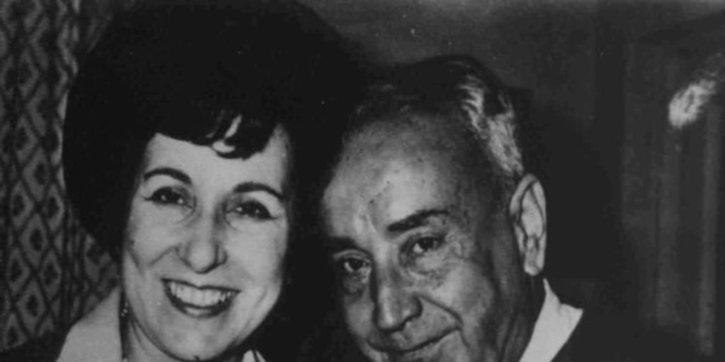 Juan Guzmán Cruchaga junto a su esposa Raquel Tapia Caballero, Santiago hacia 1962