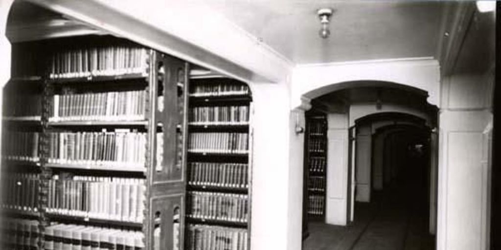 Biblioteca Nacional : almacén de libros