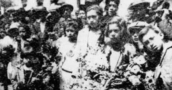 Ofrendas populares en el funeral de Luis Emilio Recabarren, 1924