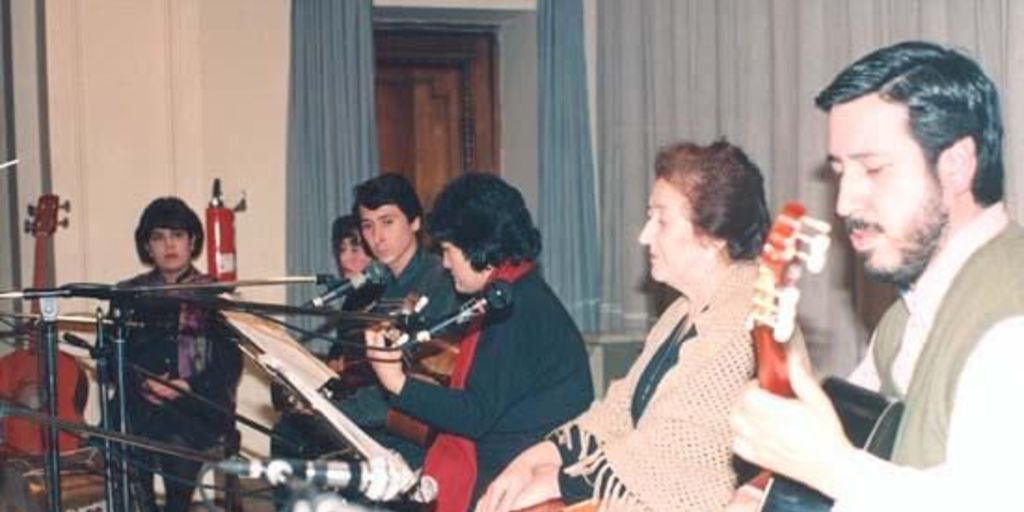 Gabriela Pizarro en sala América de la Biblioteca Nacional de Chile, junio 1994