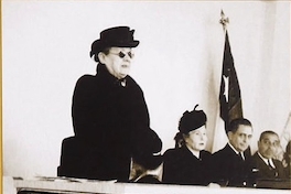 Doña Sara Braun en el discurso de inauguración del nuevo edificio de la Cruz Roja. Punta Arenas, haca 1940