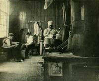 Interior de cocina para obreros, en una estancia de Magallanes, c.1940