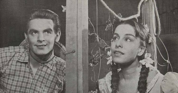 Chela Hidalgo como la princesa Panchita y Osvaldo Lagos como el príncipe Juan, en una escena de La Princesa Panchita, 1958.