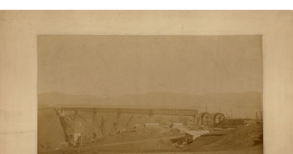Construcción del viaducto de Malleco [fotografía].